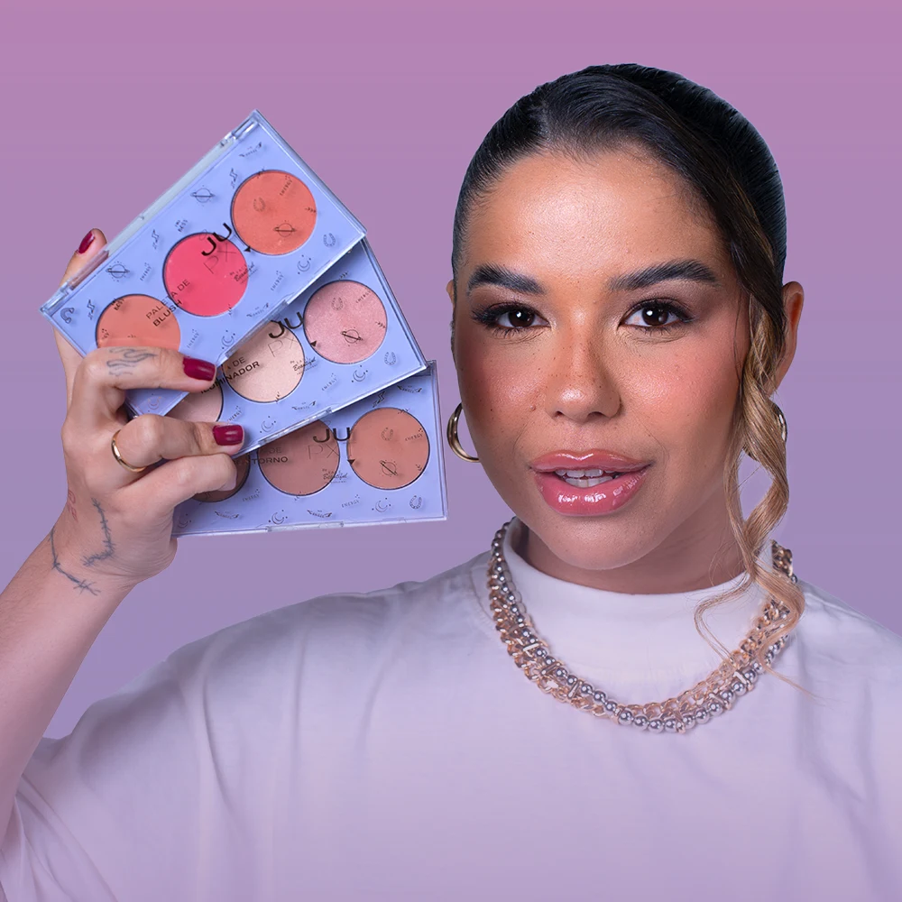 Júlia Peixoto com maquiagem JUPXT